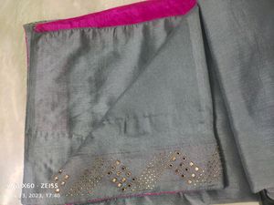 Dola Silk Saree With Stones At The Border