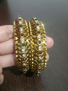 Gold-toned Bangle Set