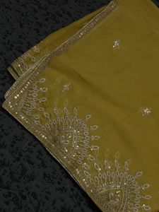 Elegant Green Kurta Set With Contrast Dupatta