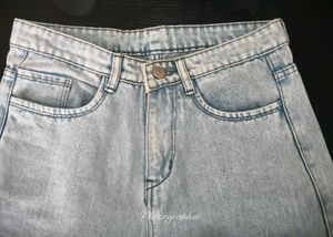 💙 Light Washed Straight leg Jeans 💙
