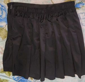 black mini tennis skort