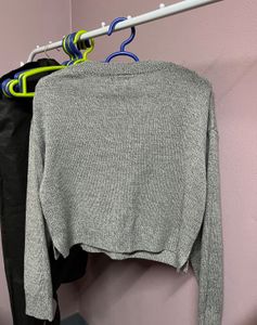 H&amp;M Grey V-Neck Cropped Sweater( length 18in)