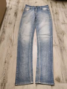 Ma1073 Hot jeans waist 28 inches