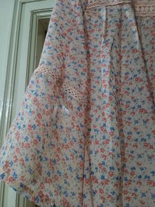 Flower themed peach top