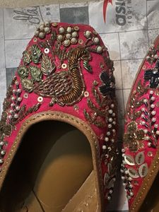 Embellished Pink Juttis