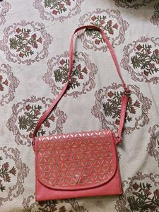 Stylish Pink Crossbody Bag with Cutout Detail
