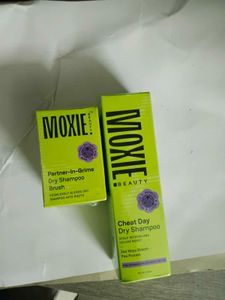 Moxie Partner-In-Grime Dry Shampoo Brush