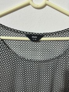 Chic Black and White Print Top | XL