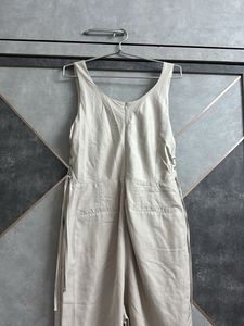 Chic Beige Sleeveless Jumpsuit