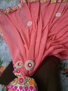 Beautiful Peach Saree with Heavy border nd Buttey❤