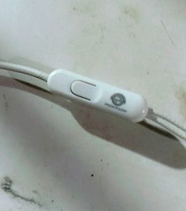 💥Wire Earphone Trendy With Mic For All Smartphone