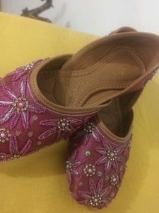 Embellished Juttis/Mojaris