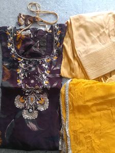 Beautiful 😍 3D floral Kurta Set with Dupatta