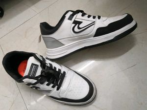 Stylish White &amp; Black Sneakers 9 no.