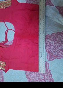 Beautiful pink and cream saree with Mqtching Neckl