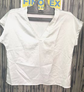 Elegant White V-Neck Short Sleeve Top