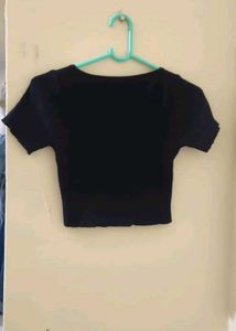 Basic Black Cropped T-Shirt
