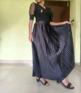 Black Pleated Satin Skirt 🖤