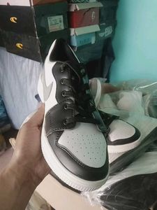 NEW NO USED SNEAKERS SHOES FOR MEN AND WOMEN.