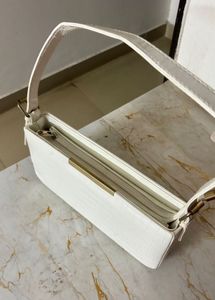 Chic White Croc Embossed Shoulder Bag