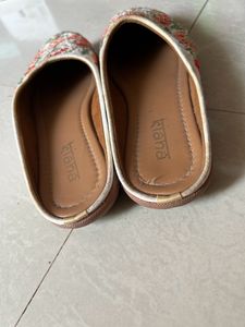 Kiana Embroidered Flat-shoes Size UK4