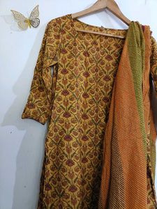 AKS Floral Print Kurta Set - Elegant &amp; Vibrant