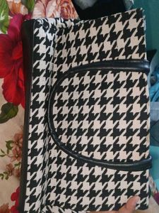 Chic Houndstooth Clutch Bag