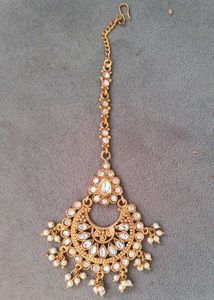 Elegant Pearl & Stone Maang Tikka