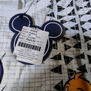 Giraffe Casuals Tee - Daisy Duck