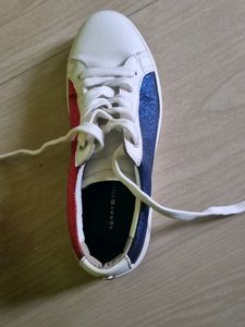 SALEl- Tommy Hilfiger converse