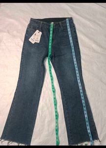 Stylish Flare Jeans with Raw Hem