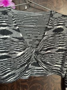 Stylish Printed Twist Front Crop Top