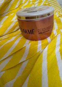 Lakme Peach Milk Creme Moisturiser