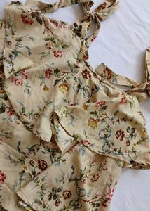 Floral Ruffled Camisole Top 🌻