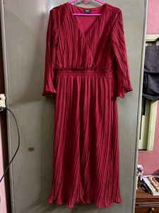 Elegant Pleated Red Midi Dress