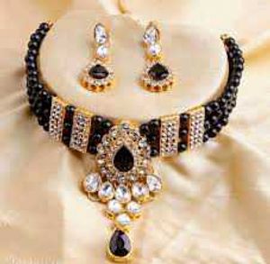 Black Fashion Glamorous Pearl Choker...