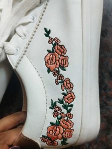 Dressberry White sneakers With Embroidery