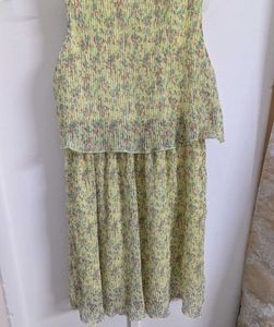 Chic Floral Pleated Midi Dress