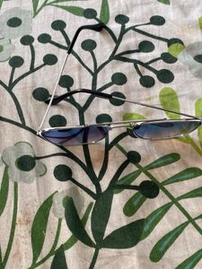 Stylish Aviator Sunglasses with Blue Mirrored Lens