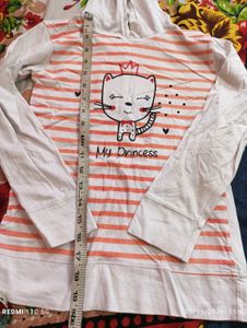 Girl T-shirt with jeans