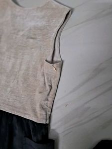Chic Sleeveless V-Neck Dress