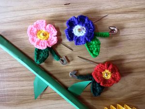 stylish saree brooches