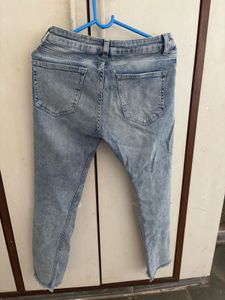 Light Wash Ripped Jeans