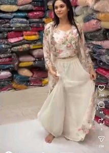 Elegant Floral Kurta Set with Shrugo
