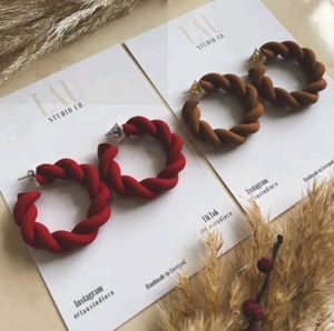 Bold Twisted Hoop Earrings - 1 Pair