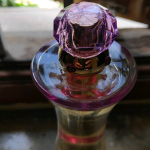 ladies perfume 😍 nice fragrance