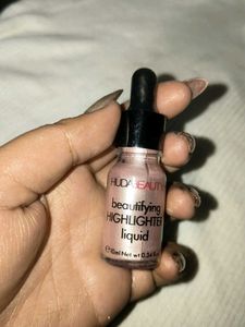HUDA BEAUTY Liquid Highlighter rose pink