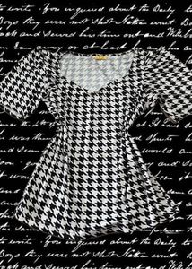 OLD MONEY BLACK & WHITE HOUNDSTOOTH SWEETHEART TOP