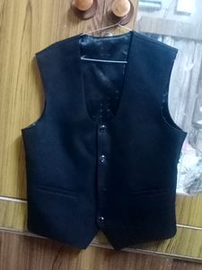 black basket suit