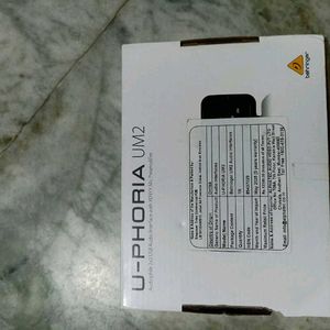 Behringer U-Phoria UM2 Audio Interface